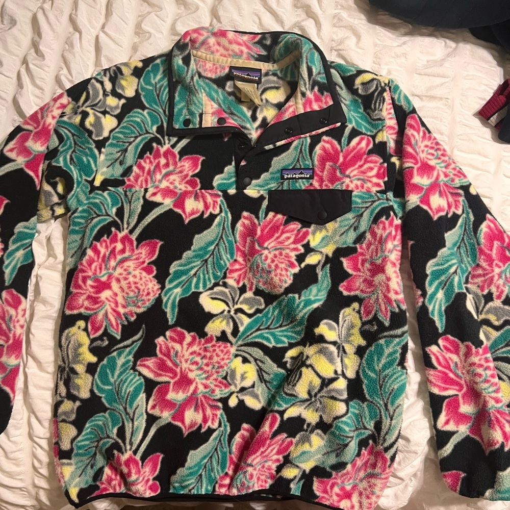 Flower 🌺 power Patagonia fleece pullover